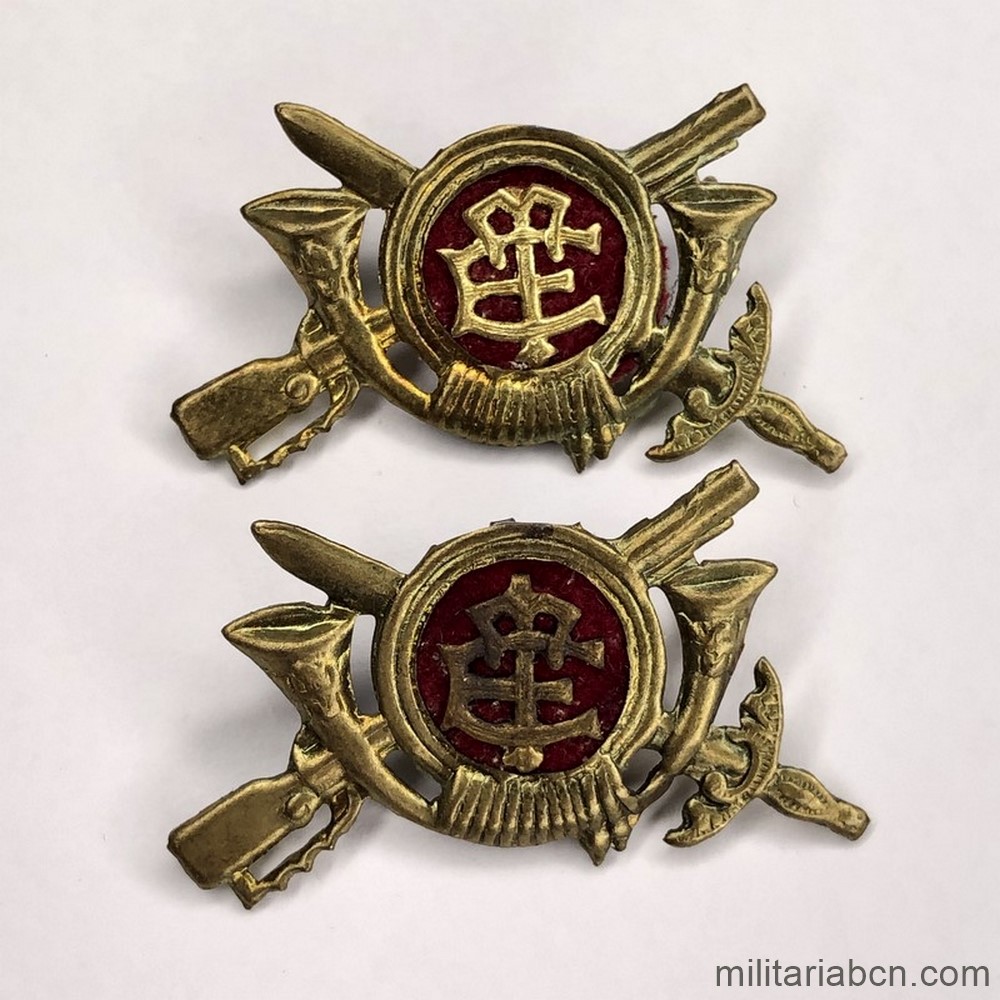 Par de insignias de cuello de la Escuela Central de Tiro