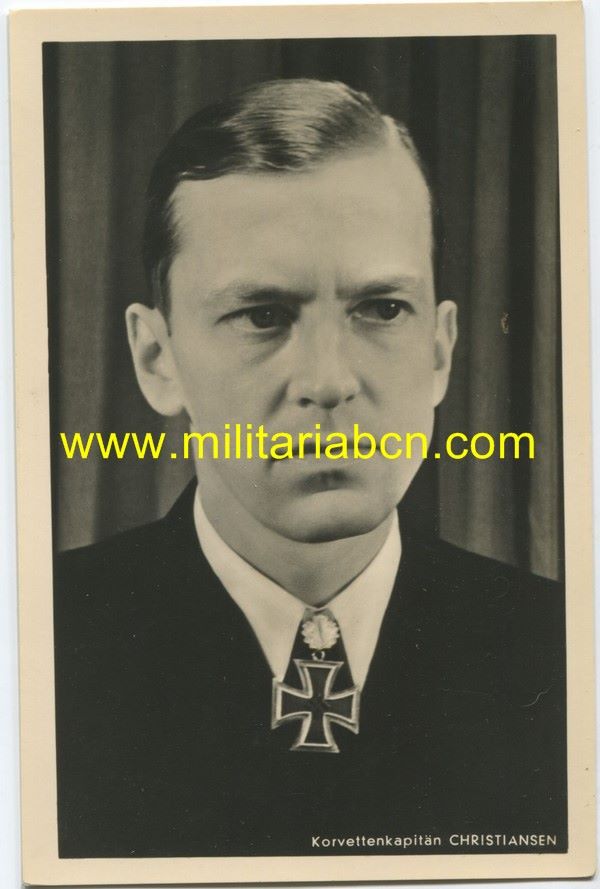 Fotografía Postal del Kapitänleutnant Christiansen. Condecorado con la Cruz de Caballero con Hojas de Roble. Photo Hoffmann. Sin circular. Original de la 2ª Guerra Mundial.