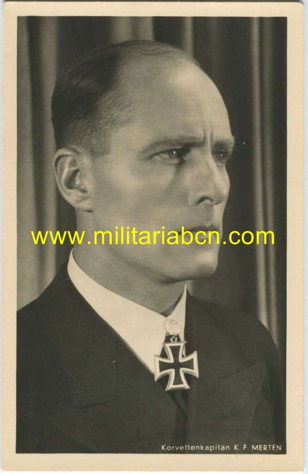 Fotografía Postal del Kapitänleutnant K F Merten. Condecorado con la Cruz de Caballero con Hojas de Roble. Photo Hoffmann. Sin circular. Original de la 2ª Guerra Mundial.