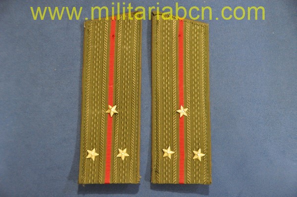 URSS. Unión Soviética. Hombreras de Teniente de Primera de Infantería. Uniforme de servicio.