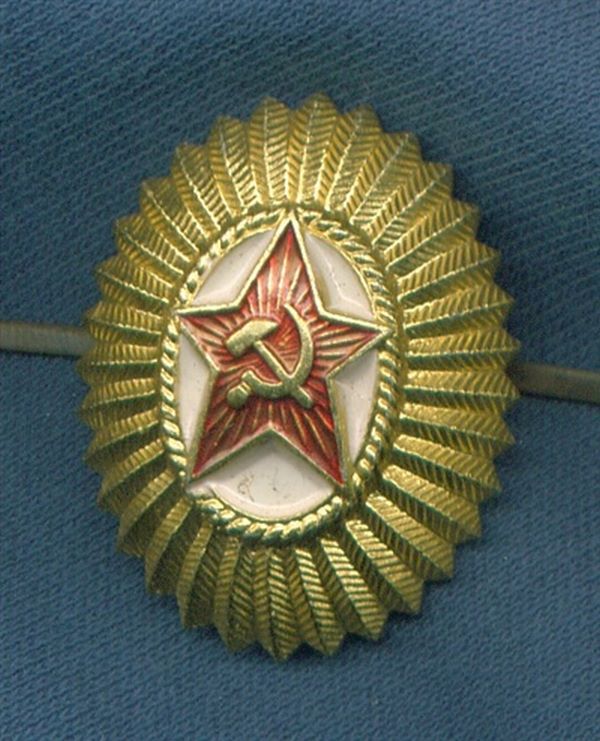 URSS Unión Soviética. Insignia de gorra de oficial. Modelo en 1 pieza.
