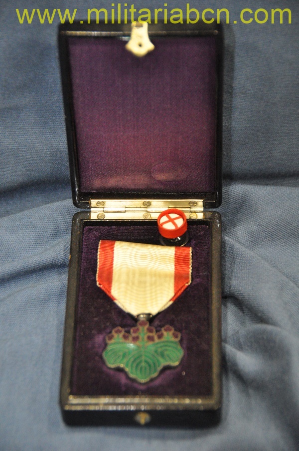 Japón. Orden japonesa del Sol Naciente. 7ª Clase. Con caja lacada de origen. Período mediados Showa (1930-1945)