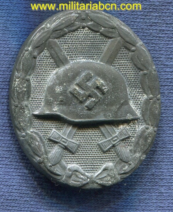 Alemania III Reich. Placa de Herido versión plata. Kriegsmetall. Marcada L11.