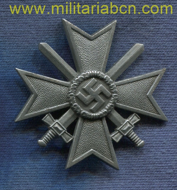 Alemania III Reich. Cruz al Mérito de Guerra. 1ª Clase. Con espadas