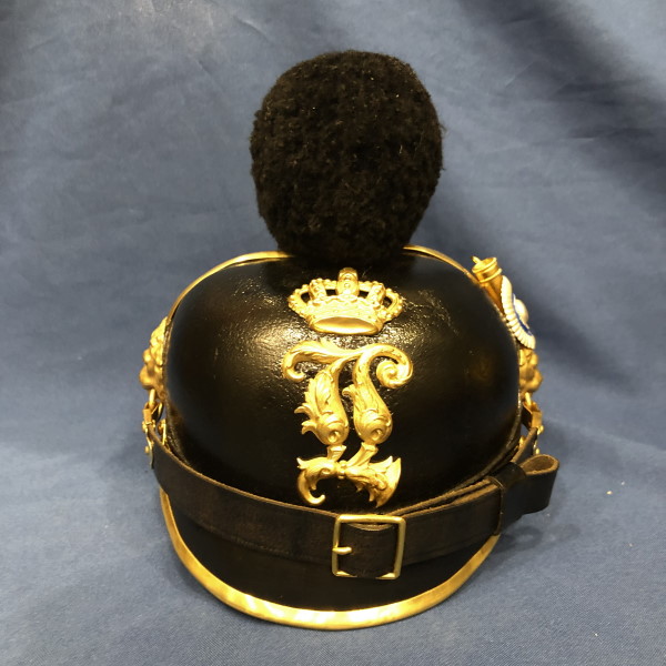 Baviera. Raupenhelm modelo 1868 de Oficial de Infantería. Perfecto estado.