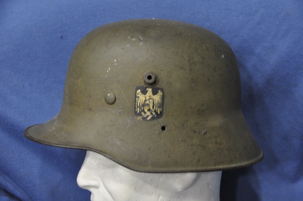 Casco austríaco modelo 1917 con interior 1931. Calcomanías y pintura original.