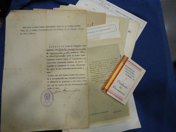 Conjunto de 72 documentos de un combatiente de la Guerra Civil, División Azul y postguerra.