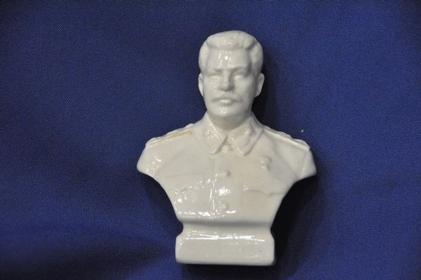 URSS Unión Soviética.Figura Stalin. Porcelana. Busto. 9.6 cm. alto.