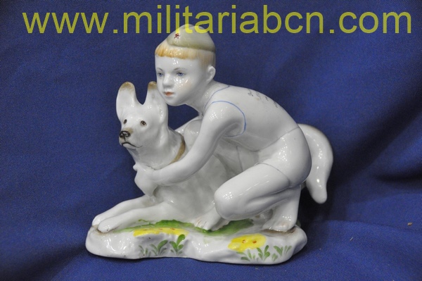 URSS. Unión Soviética. Figura de porcelana de un Pionero. 127 mm. Fechada en 1956.