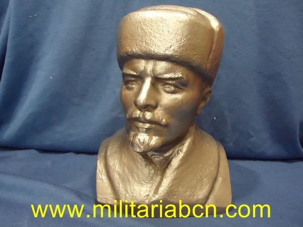 URSS. Unió Soviética. Busto de Lenin en metal.  203 mm de alto.  Firmada y fechada en 1982.