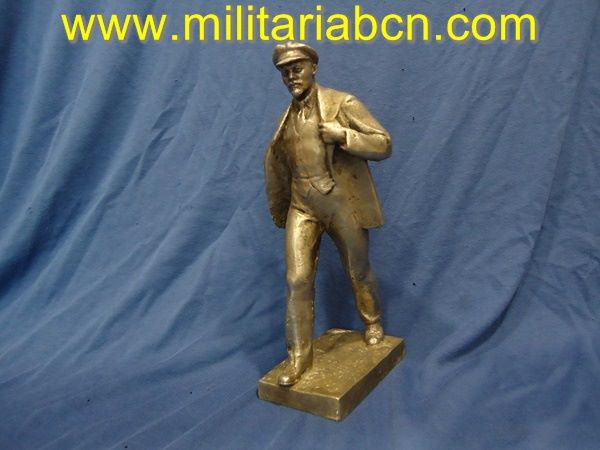 URSS Unión Soviética. Figura de Lenin en metal 23 cm. de alto.  Firmada y fechada 1972