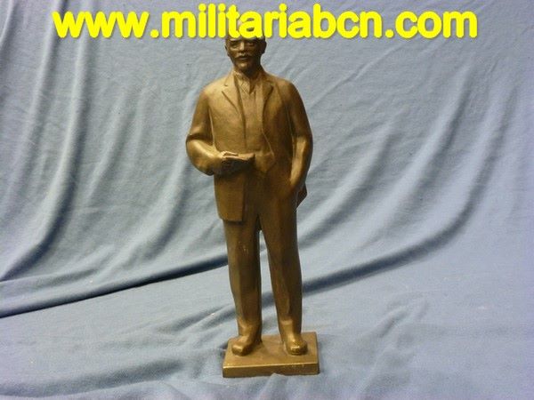 Figura de Lenin realizada en metal.  279  mm de alto.