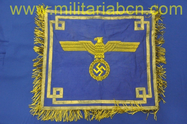 Alemania III Reich. Estandarte para trompeta de la Kriegsmarine. 51 x 45 cm.  Se han suprimido las cintas de sujeción.