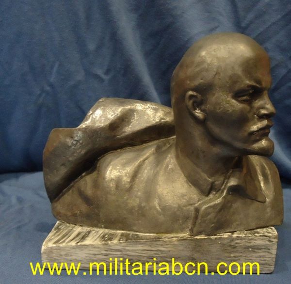 URSS. Figura de Lenin en metal y piedra. 155 mm. de alto.