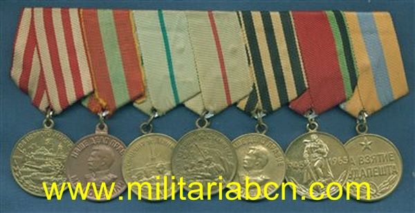 URSS Unión Soviética:   Grupo de 7 medallas:  – Medalla de la Defensa de Moscú.  – Medalla por Heroico Trabajo en la Gran Guerra Patria.  – Medalla de la Defensa de Leningrado.  – Medalla de la Defensa de Stalingrado.  – Medalla de la Victoria sobre Alema