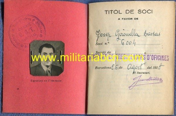 Carnet de la UGT Sindicat de Treballadors d’Oficines. 1938. Guerra Civil. Con fotografía.