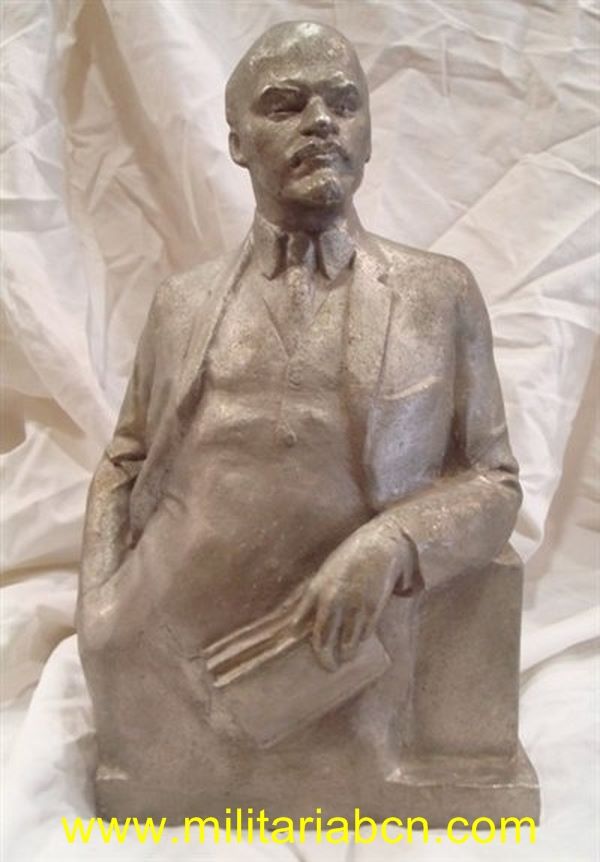 Figura Lenin. Metal. 30 cm. alto.