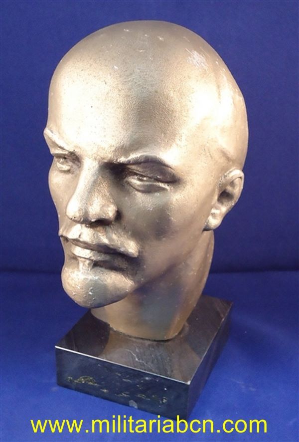 URSS Unión Soviética. Busto de Lenin en metal sobre pie de pedra. 21’50 cm de alto.