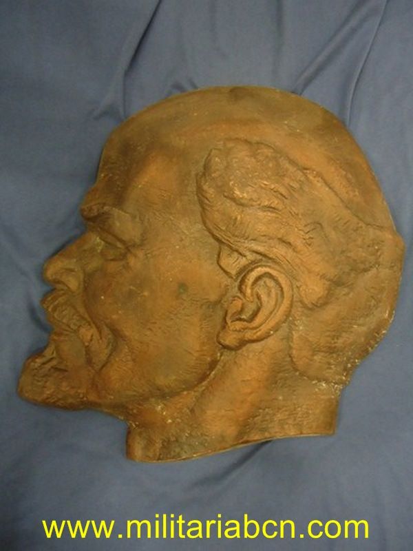 URSS.  Unión Soviética. Placa de metal con la efigie de Lenin. 435 mm de alto.