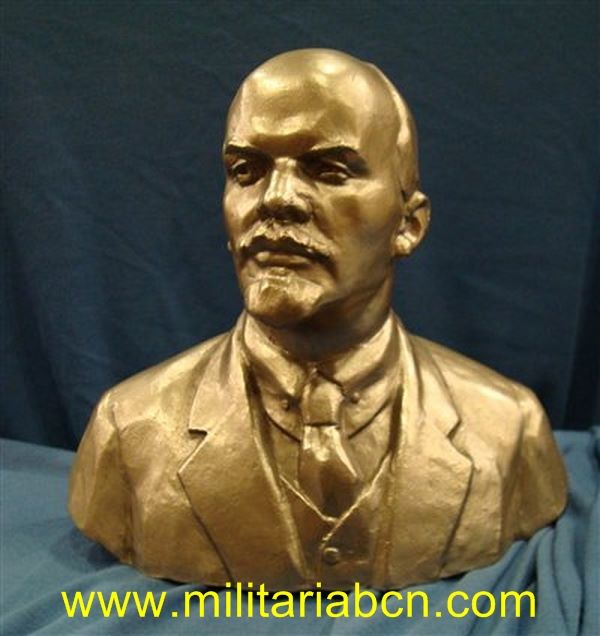 URSS. Unión Soviética. Figura de Lenin en metal.  Siluminio Año 1977. Firmada. 21 cm de alto.