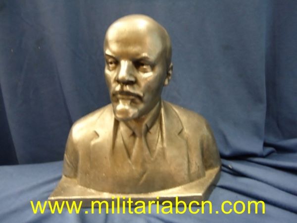 URSS.  Unión Soviética.   Busto de Lenin en metal blanco.  22 cm de alto.