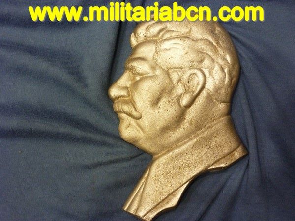 Efigie de Stalin realizada en siluminio.  190 mm de alto.    Años 40.