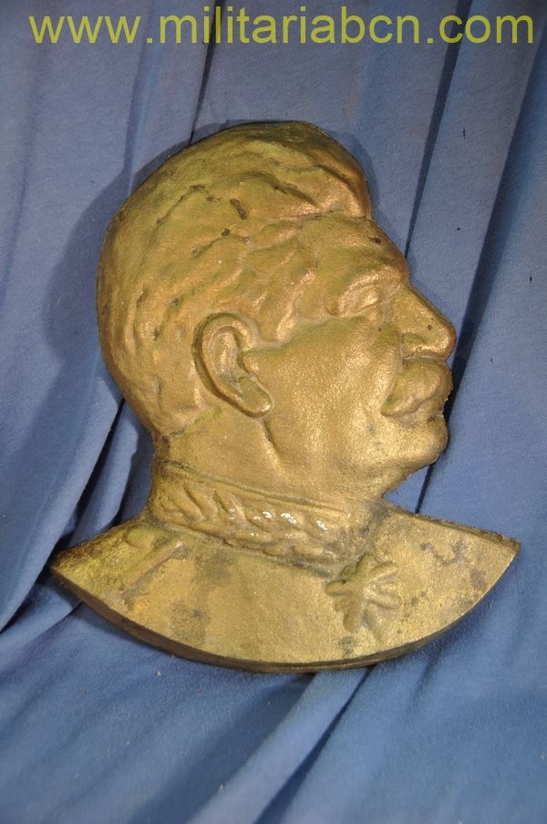Placa con la efigie de Stalin. Años 40. Bronce 300 x 260 mm.