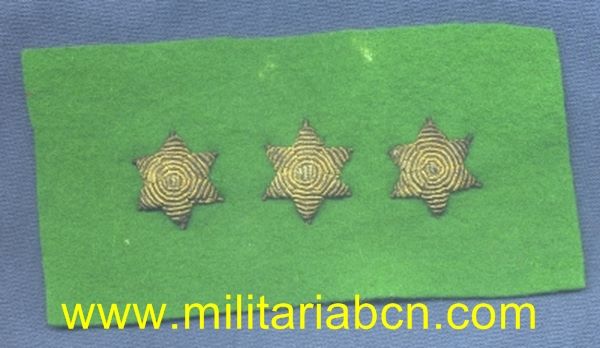 Guerra Civil. Graduación de Capitán de Cazadores de Montaña. Estrellas bordadas directamente.